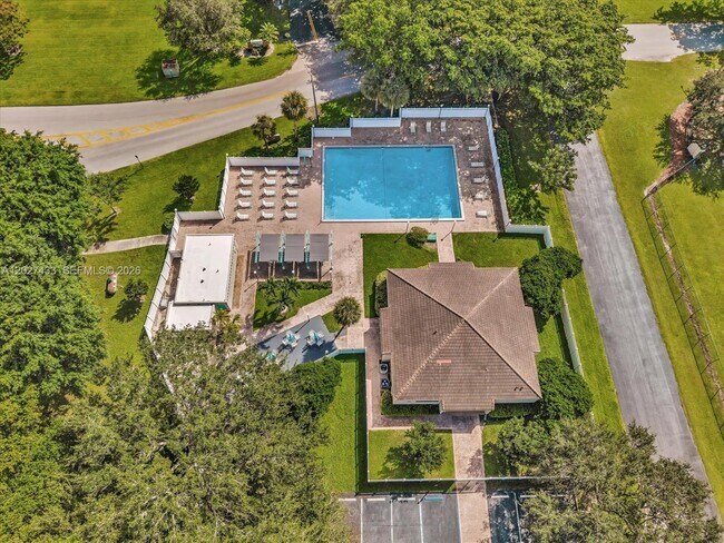 Building Photo - 3300 W Rolling Hills Cir