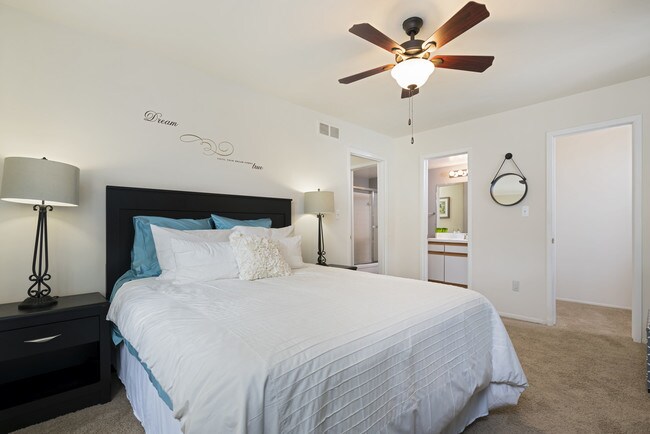 Building Photo - 24550 Sherwood Forest Dr