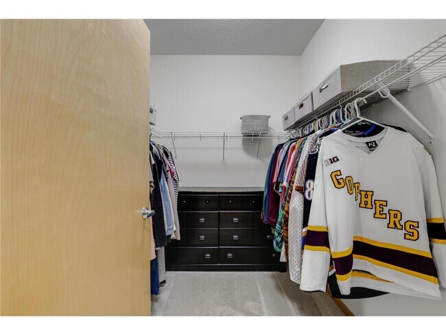 Building Photo - 2565 Franklin Ave