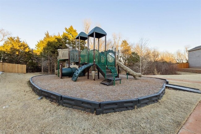 Building Photo - 14910 Parkway Center Ave