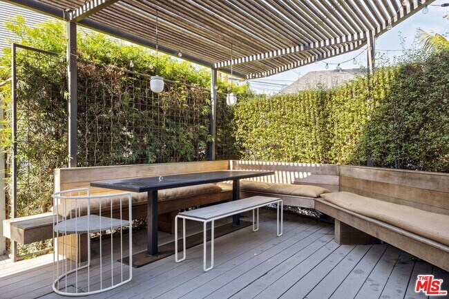 Building Photo - 601 Crestmoore Pl