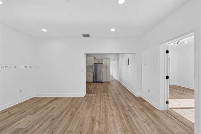 Building Photo - 426 SW 26th Rd