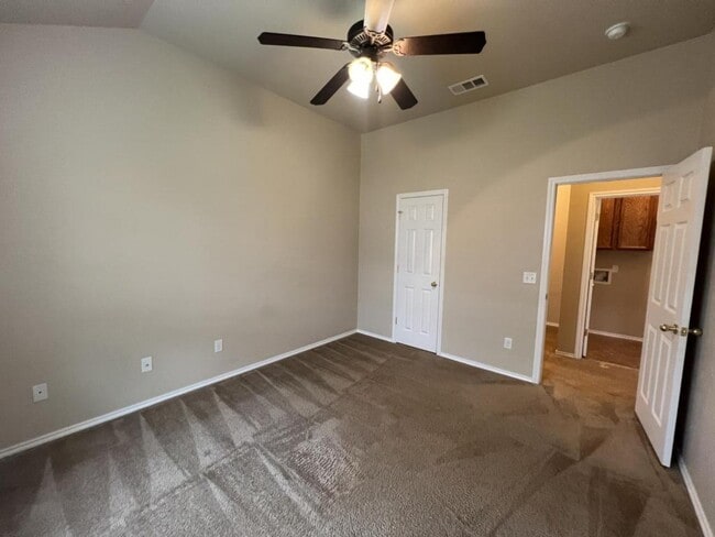 Building Photo - 4205 Cambridge Dr