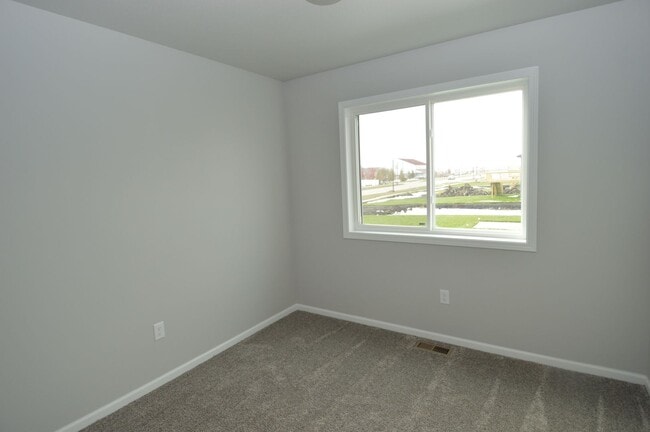 Building Photo - Beautiful 4 bed 2 bath Townhome for rent!