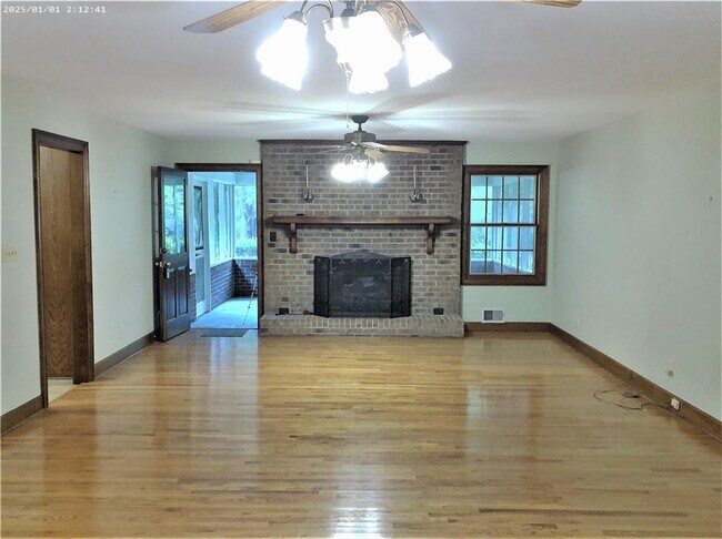 Building Photo - 1431 Chambers Rd