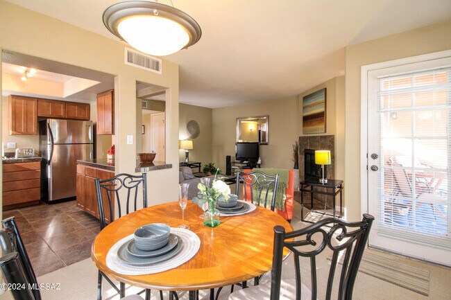 Building Photo - 6651 N Campbell Ave