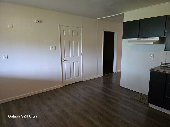 Building Photo - LIMITED TIME**NO APPLICATION FEE**1/2 OFF DEPOSIT**