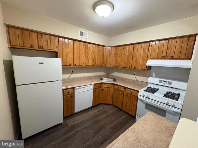 Building Photo - 2840 Brighton Pl