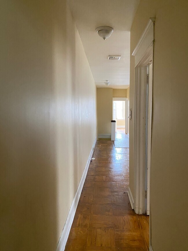 Building Photo - 4624 Woodland Ave