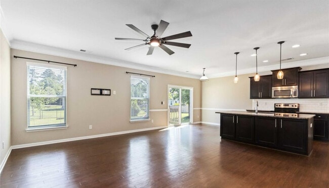 Building Photo - 217 Hydrangea Dr