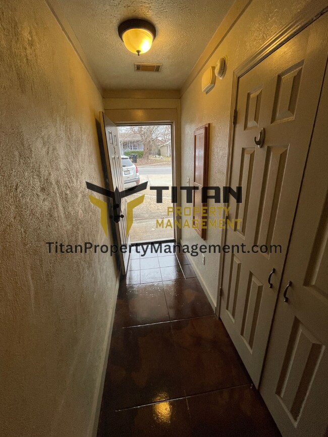 Building Photo - 1br/1ba apartment