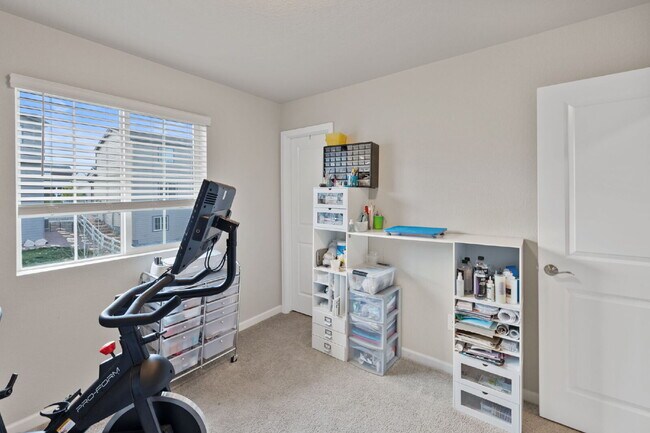 Building Photo - Beautiful 4-Bedroom Home on Blue Lunar Lan...