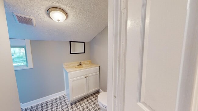 Building Photo - Clark/W.44 area: updated 3 bedroom/1 bath single family house.