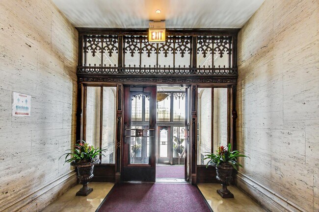 Building Photo - 728 W Jackson Blvd