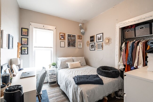 Building Photo - Bartlett Lower steps to campus