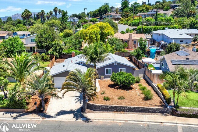 Building Photo - Newly Remodeled 4-Bedroom Gem with Spaciou...