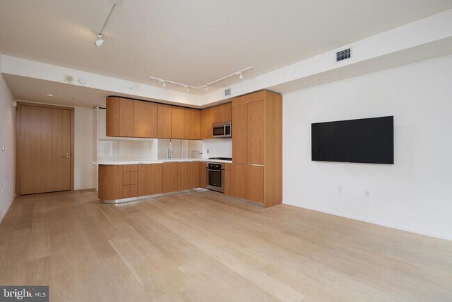 Building Photo - 925 H St NW