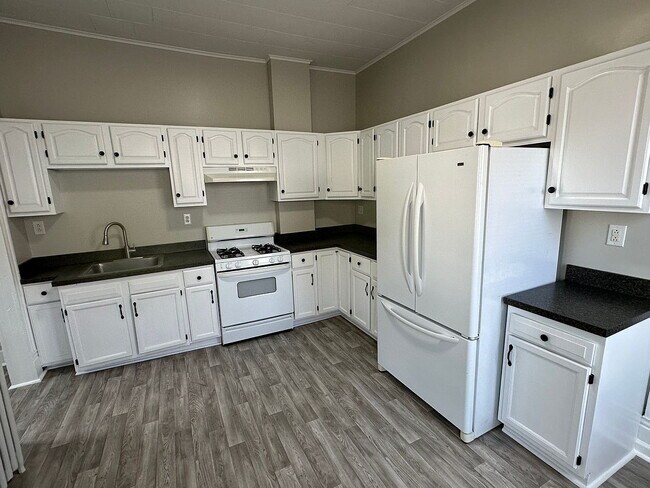 Building Photo - Single Family Home