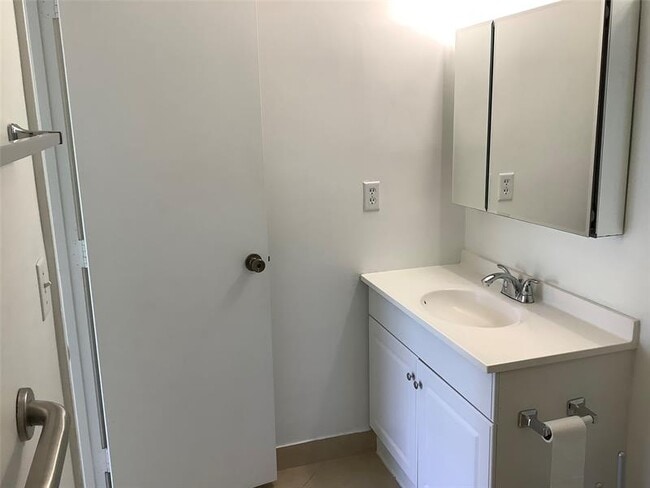 Building Photo - 10128 Boca Bend E