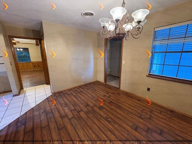 Building Photo - Charming 3 Bed, 2 Bath Home with Garage & ...
