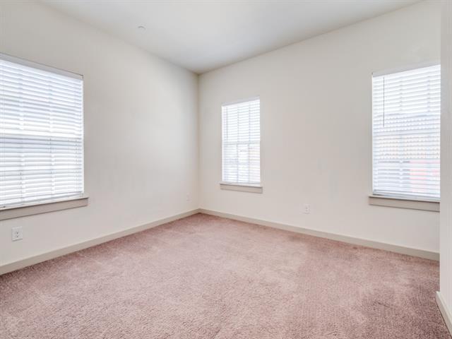 Building Photo - 2748 N Mkt Sq Ln