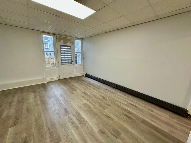 Building Photo - 315 N 6th St