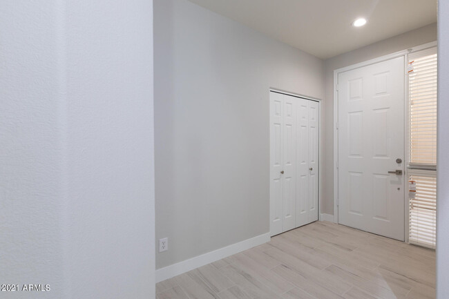 Building Photo - 7508 E Earll Dr