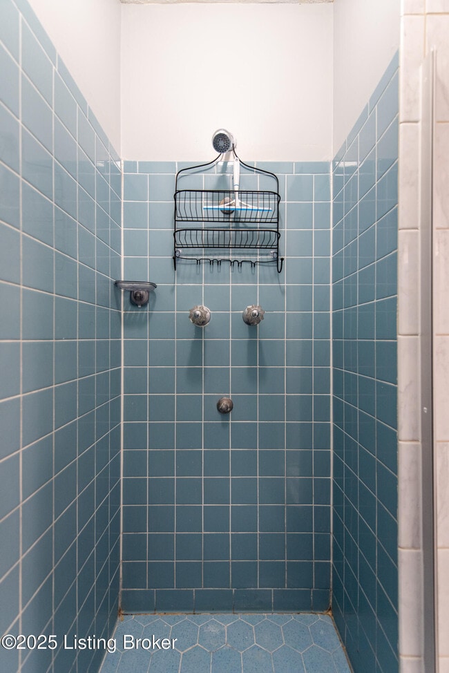 Building Photo - 8015 Schroering Dr