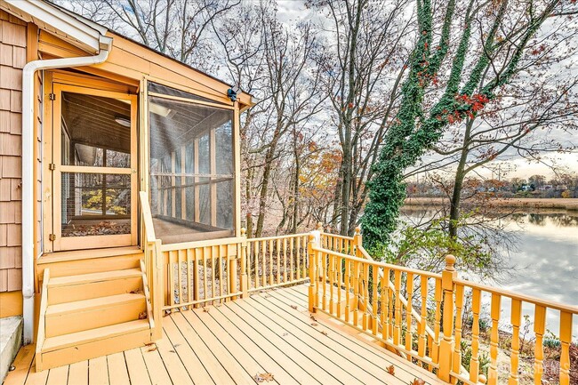 Building Photo - 23 Cardownie St