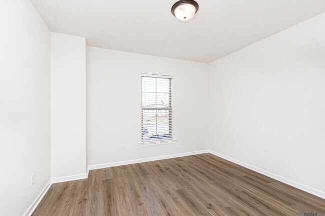 Building Photo - 41401 Cozy Wy