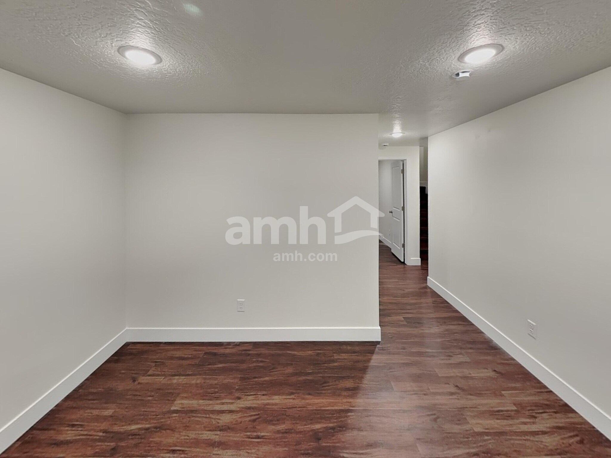 Building Photo - 1221 Redbud Dr