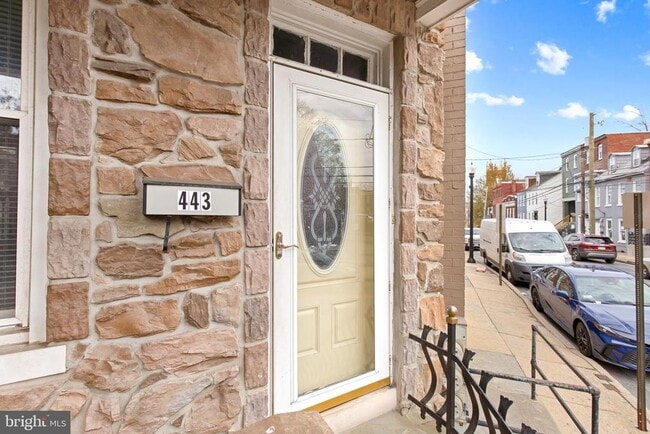 Primary Photo - 443 Manor St