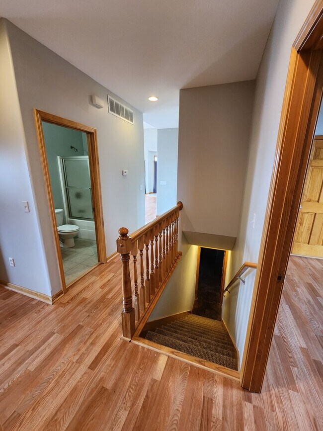 Building Photo - New price! Enjoy country living and seclus...