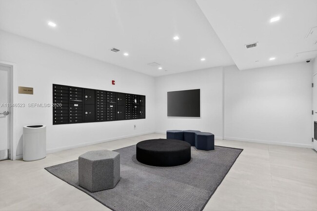 Building Photo - 13800 Highland Dr