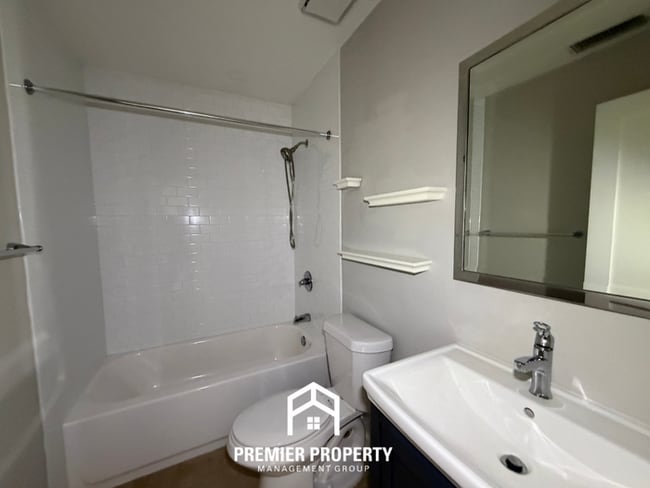 Building Photo - Stunning 3BR Memphis Home with Fenced Backyard & Patio