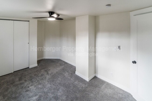 Building Photo - 1909 S Garden Springs Rd