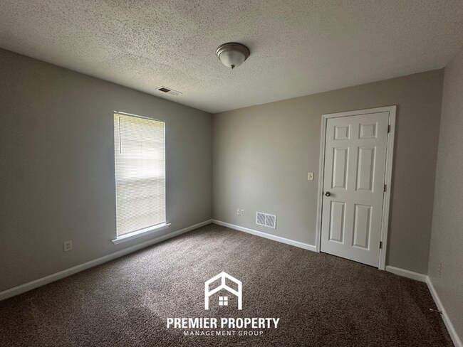 Building Photo - Stunning 3BR/2BA Arlington Home with Vaulted Ceilings, Luxury Bath & 2-Car Garage!
