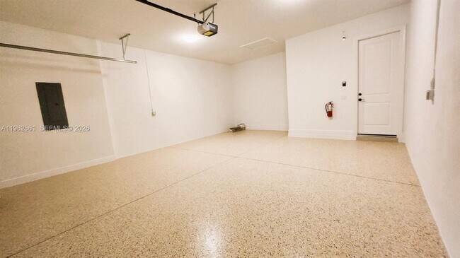 Building Photo - 5243 Rivo Alto Cir