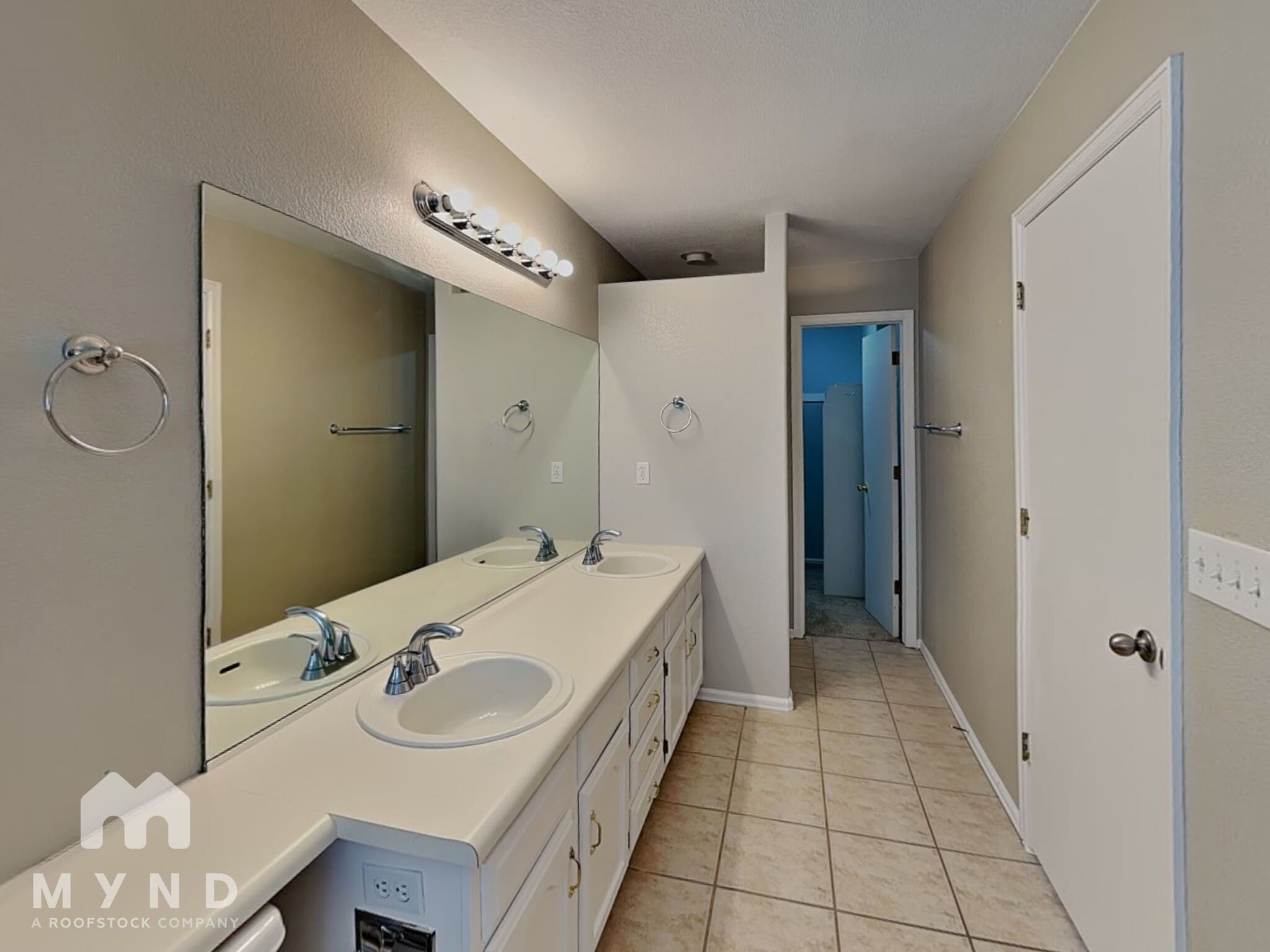 Building Photo - 2421 S Harlan Ct