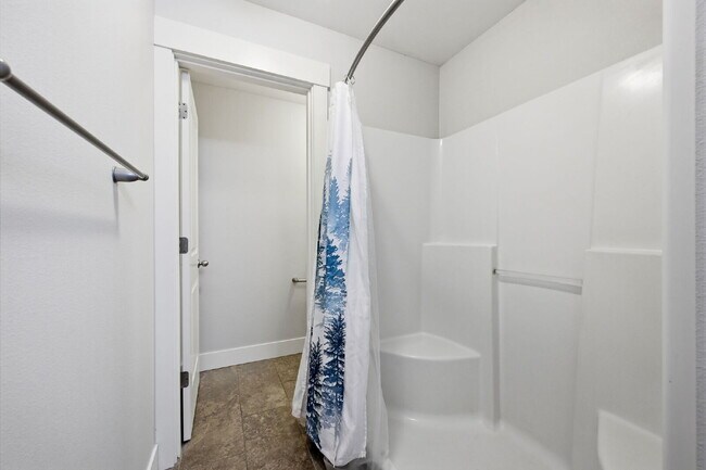Building Photo - 3BR/2.5BA Townhome in Larkspur — Old Mill, Downtown & Bachelor All Close By