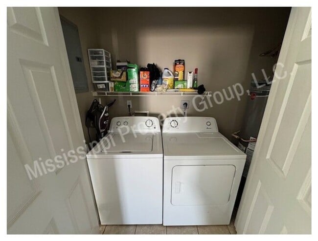 Building Photo - 2BR/2.5BA FOR RENT