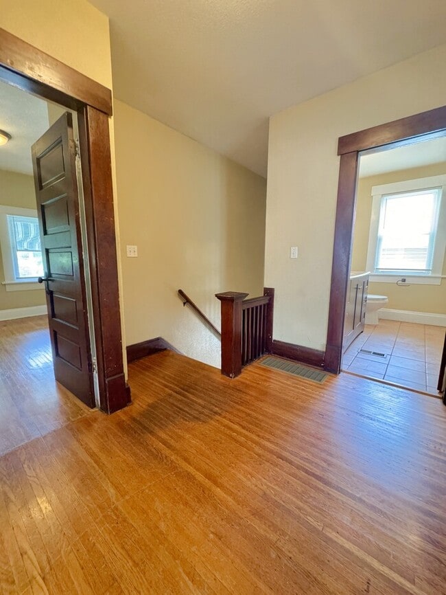 Building Photo - 6 Bedroom on Campus