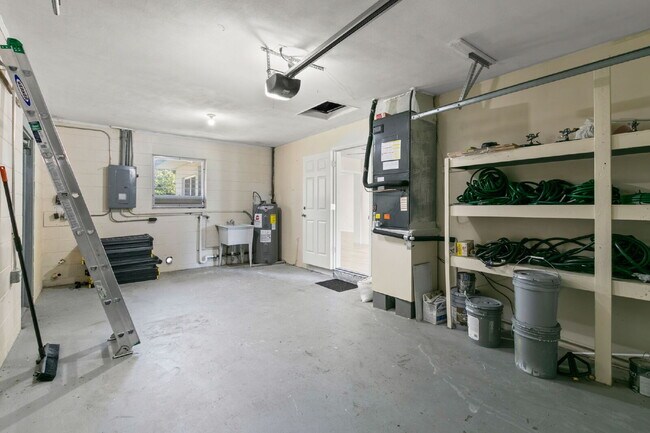 Building Photo - Home For Rent in St Petersburg!