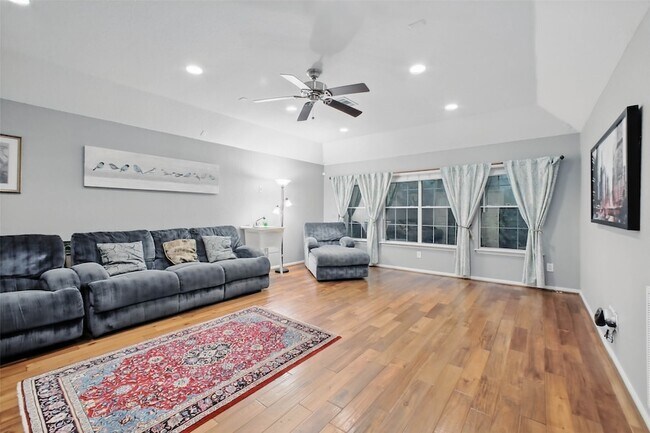 Building Photo - 22 Watermint Pl