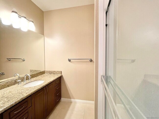 Building Photo - 3857 Pell Plz