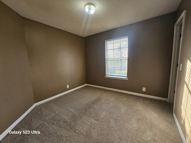 Building Photo - 1209 Akins Ridge Dr