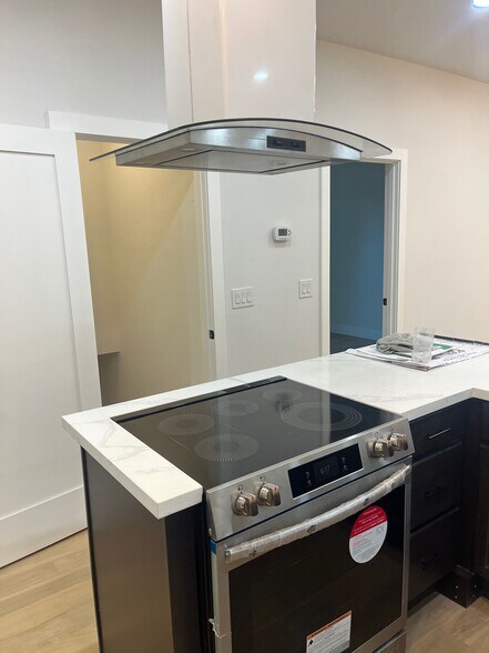 Building Photo - 636 NE Prescott St