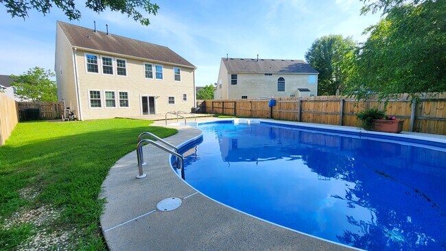 Building Photo - 1828 Somersby Ln