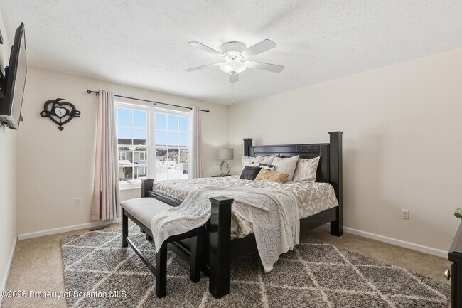 Building Photo - 124 Falcon Ln