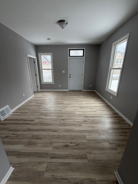 Building Photo - 1646 Center St